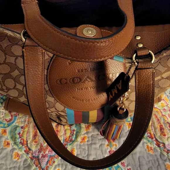 Coach Dempsey Tote 40 inch Signature Jacquard with Stripe and Coach Patch - Picture 2 of 7